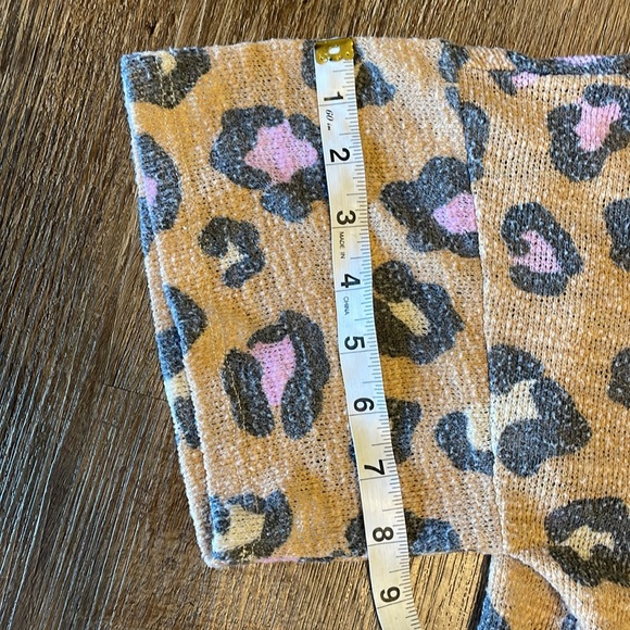 Leopard Cheetah Print Women’s Top Blouse Size Large Lightweight Short sleeves - Picture 5 of 6